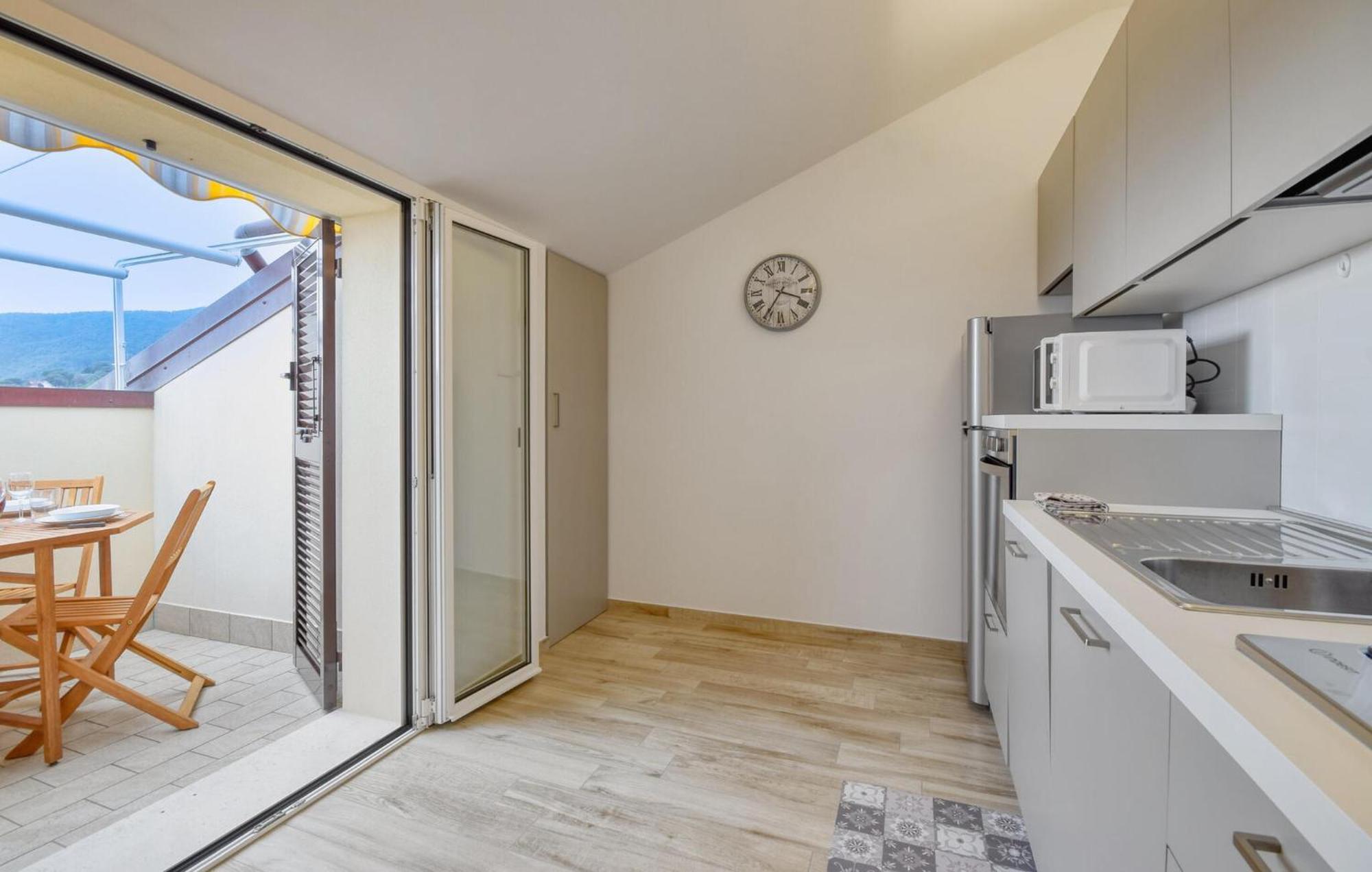 Beautiful Apartment In Moneglia With Kitchen Buitenkant foto