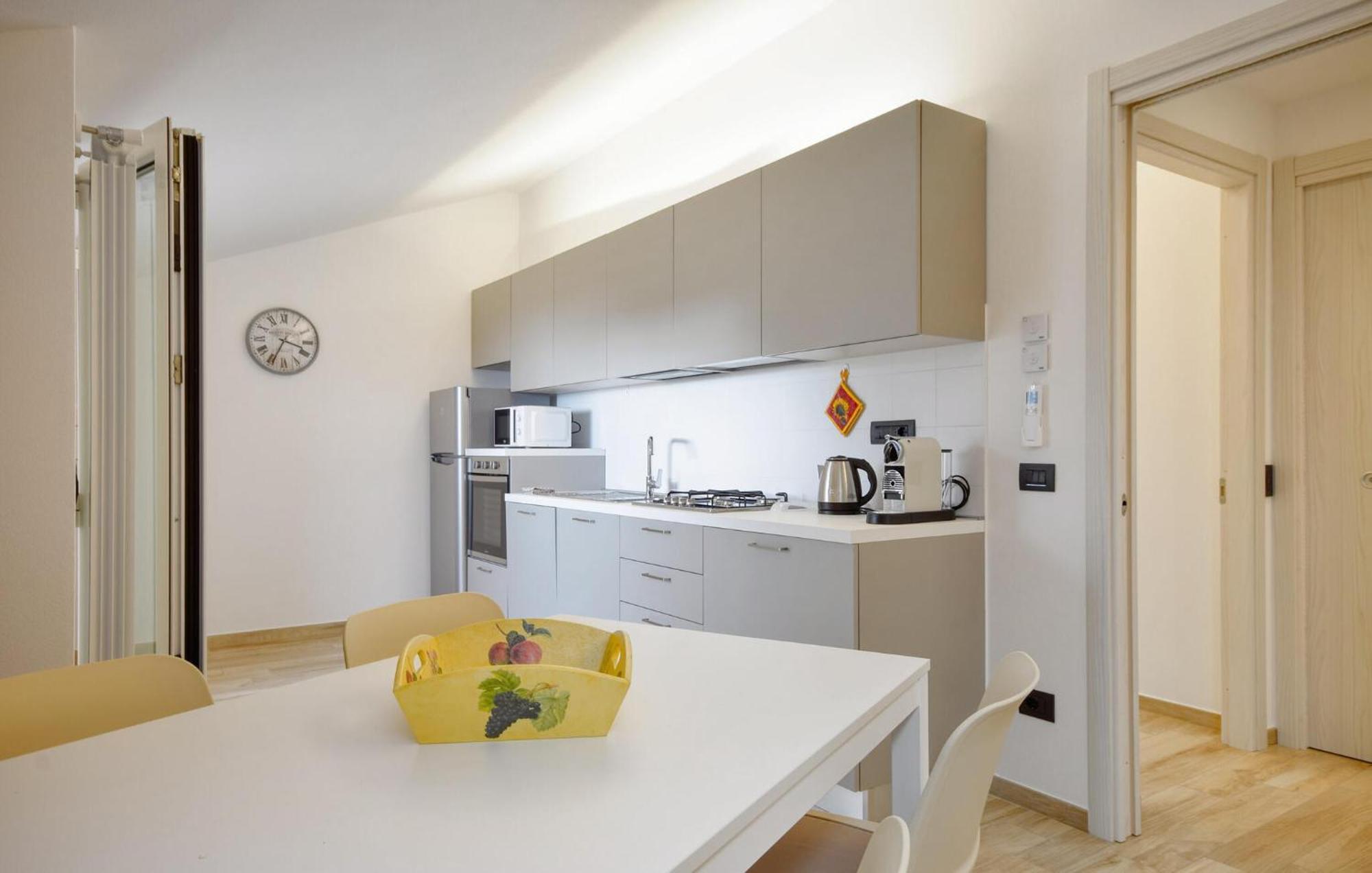 Beautiful Apartment In Moneglia With Kitchen Buitenkant foto